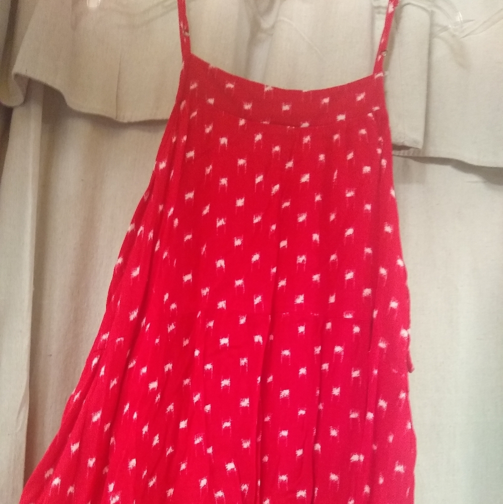 Universal thread red tank top with print